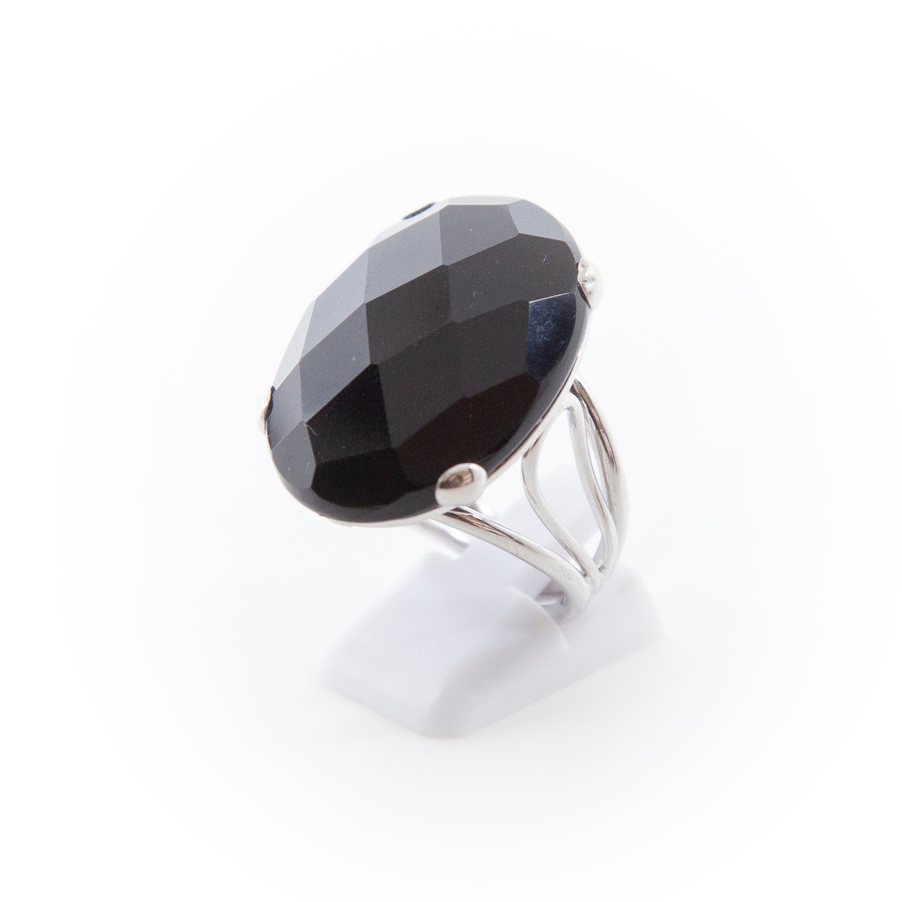 Anello in Arg.925 con cabochon sfaccettato di Onice