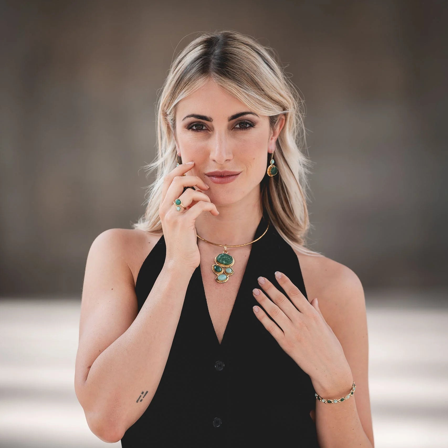 Girocollo in Ottone pietra astratta