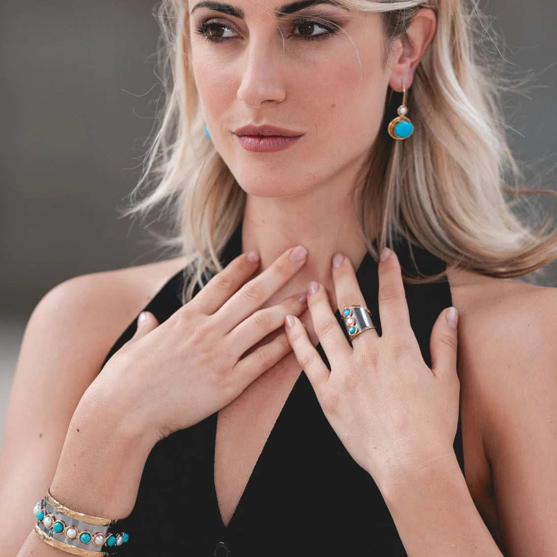 Anello regolabile in ottone e acciaio con Turchese e Perla