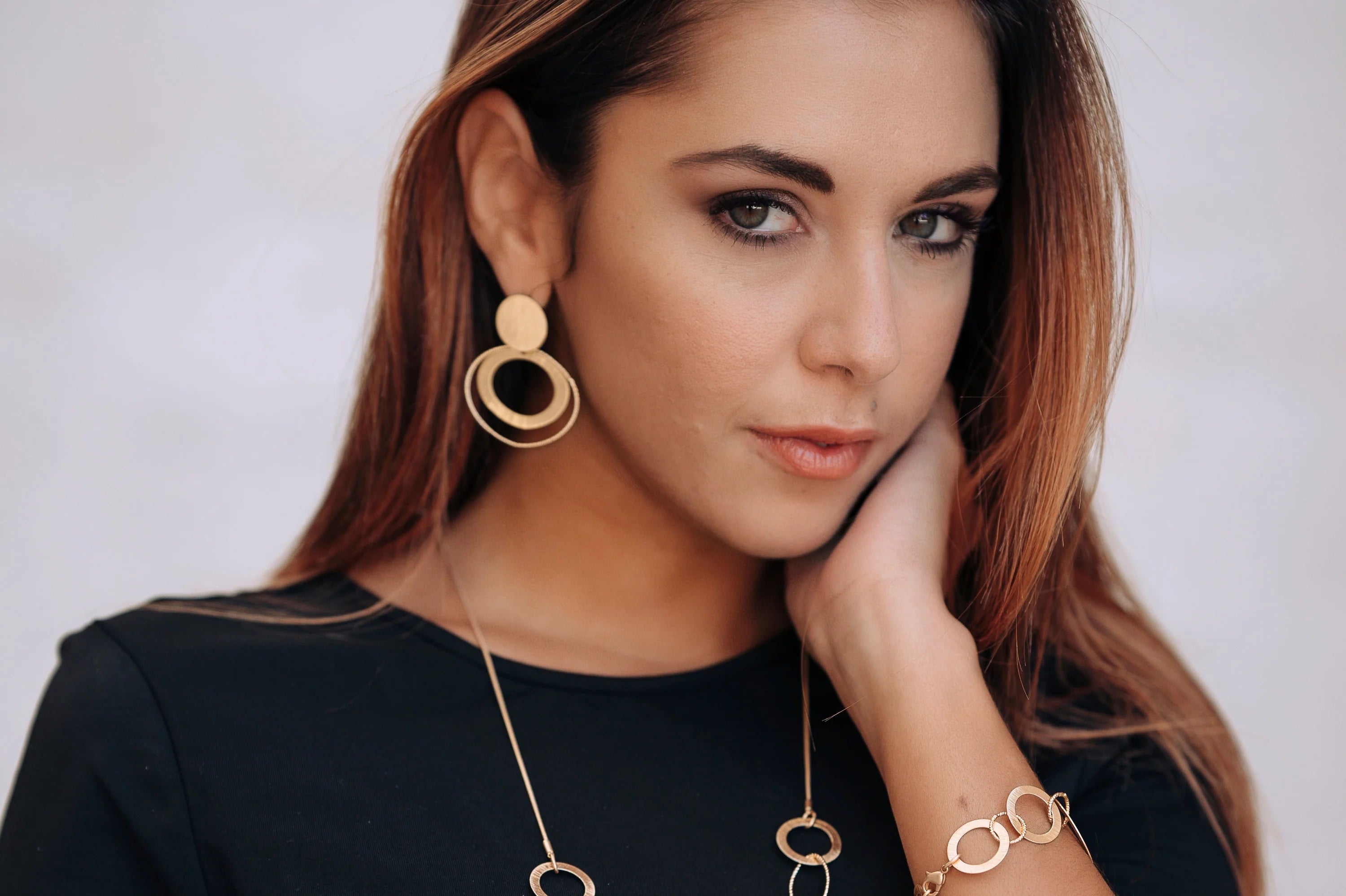 Orecchini tondi e zigrinati in Ottone